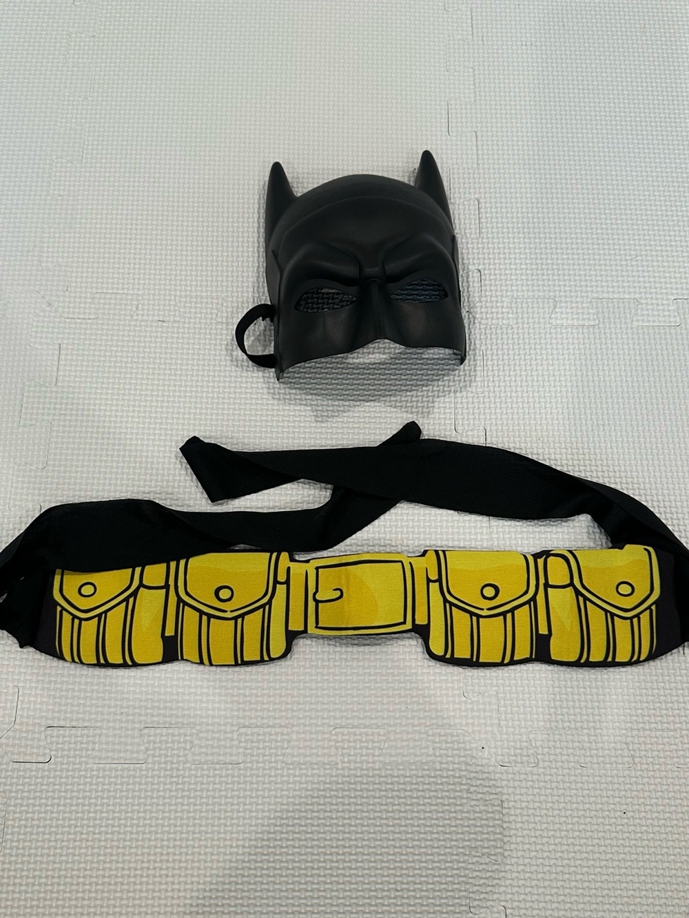 DC Batman Kids Costume - Black and Yellow - Picture 3 of 4